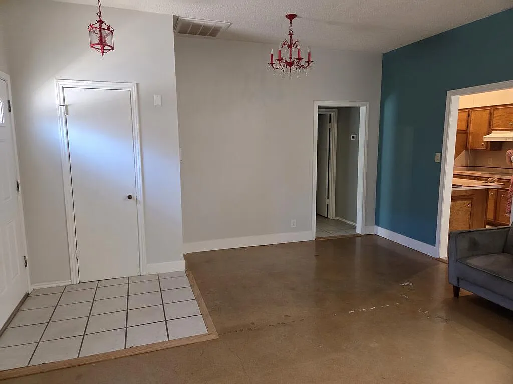 2 bed, 2.0 bath, 1200 sqft, $2,200 — Photo 3