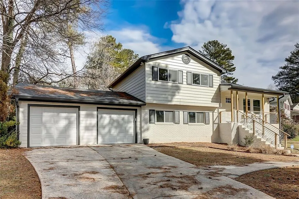 5 bed, 2200 sqft, $2,300 — Photo 2