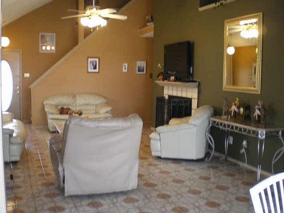 3rd image of 956 Azalia Dr
