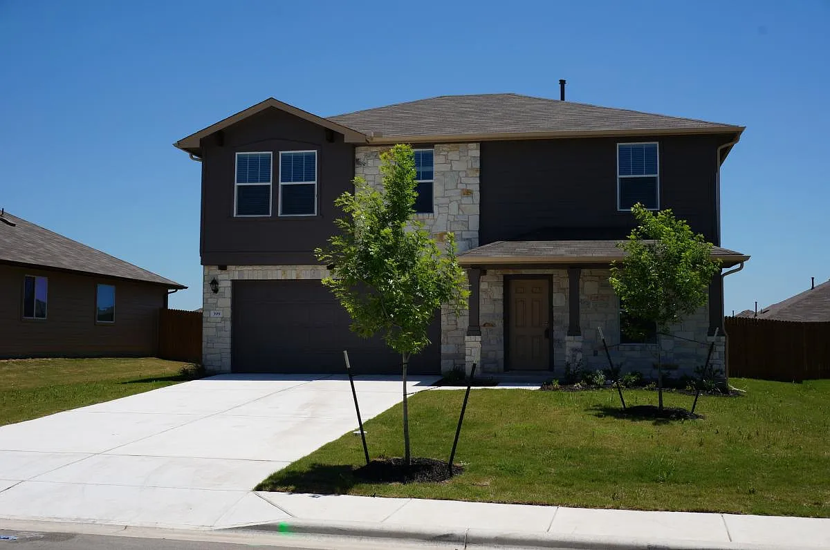 4 bed, 2.5 bath, 1969 sqft, $1,995 — Photo 1