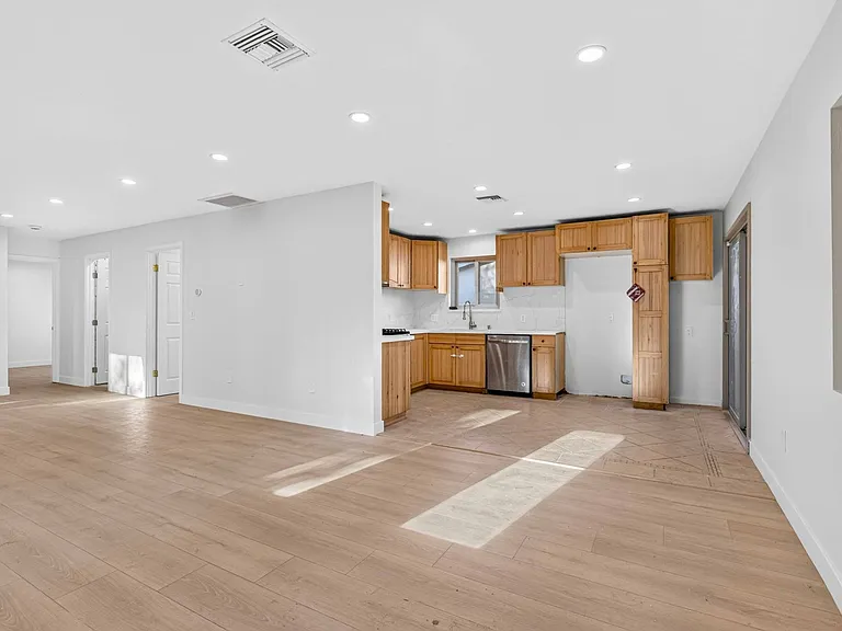 6944 Beckett St — Photo 8