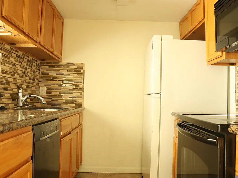 10298 W Winston Ave #7 — Photo 2