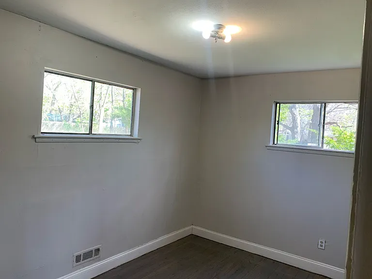 1416 Marshall St — Photo 5