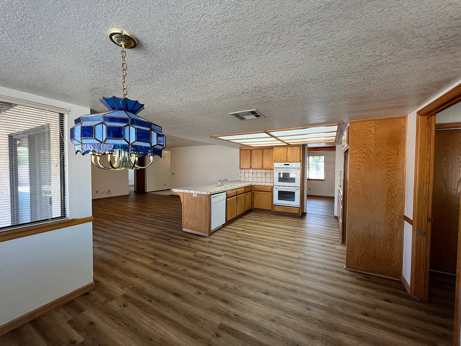 3 bed, 2.5 bath, 2388 sqft, $2,800 — Photo 4