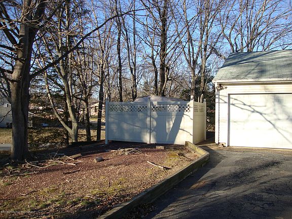 2nd image of 16 Morningside Dr