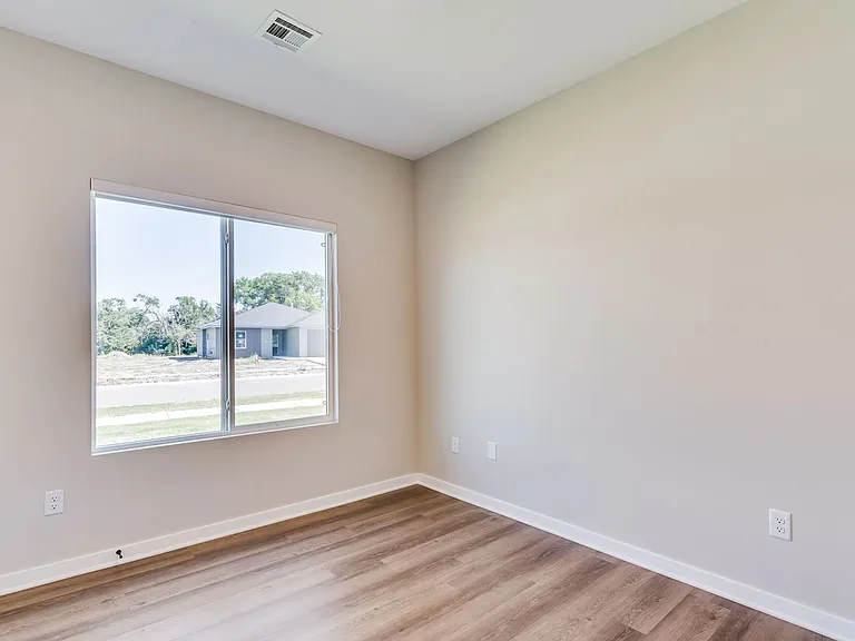 816 Fox Ridge St — Photo 8