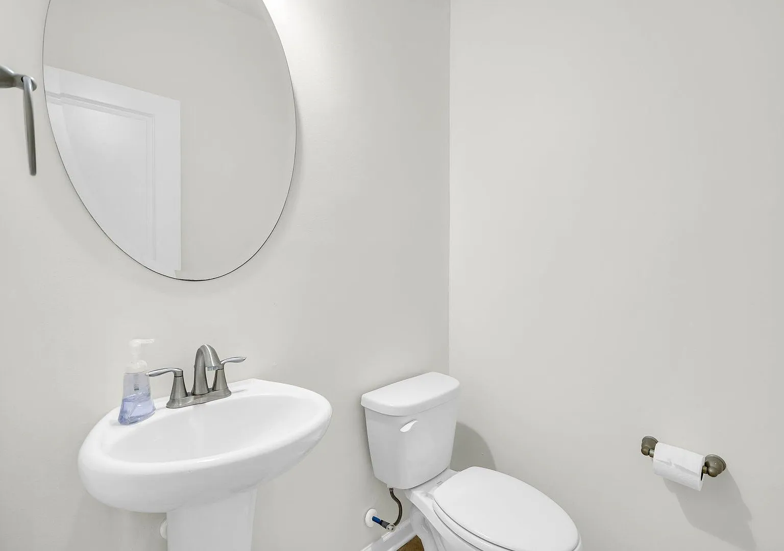 4-bedroom home in the desirable Fairmont South community — Photo 4