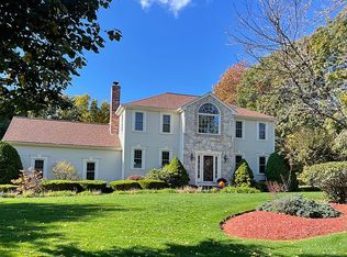 10 Old North Trl, Mansfield, MA 02048