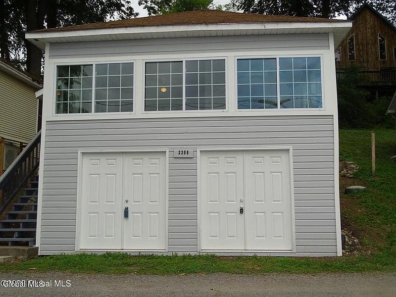 3rd image of 2255 Oaks Road