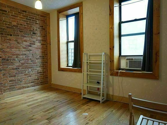 4th image of 645 Willoughby Ave #2L