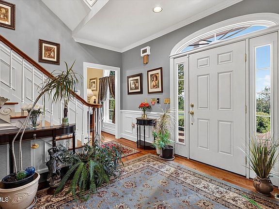4th image of 298 High Ridge Ln