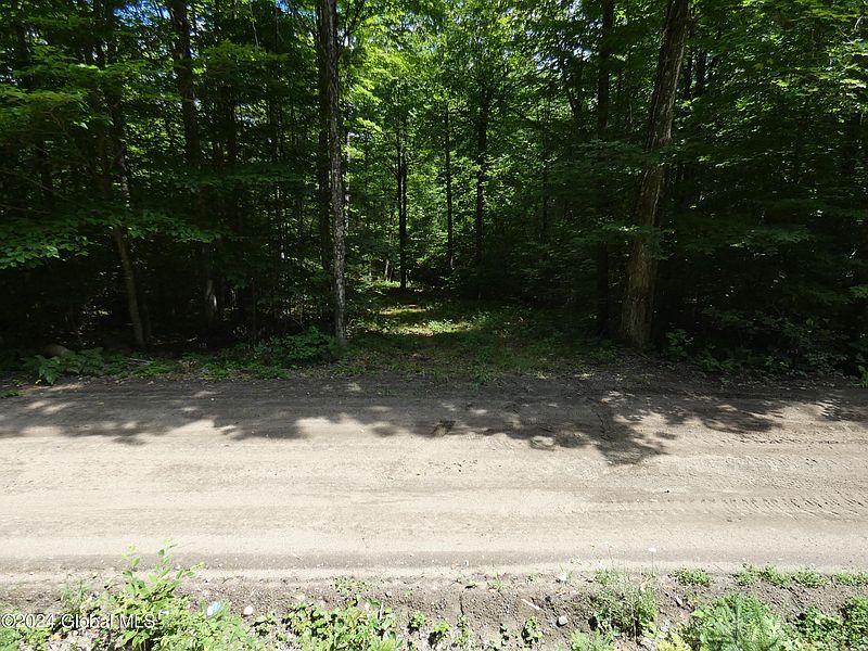 4th image of 722 River Road