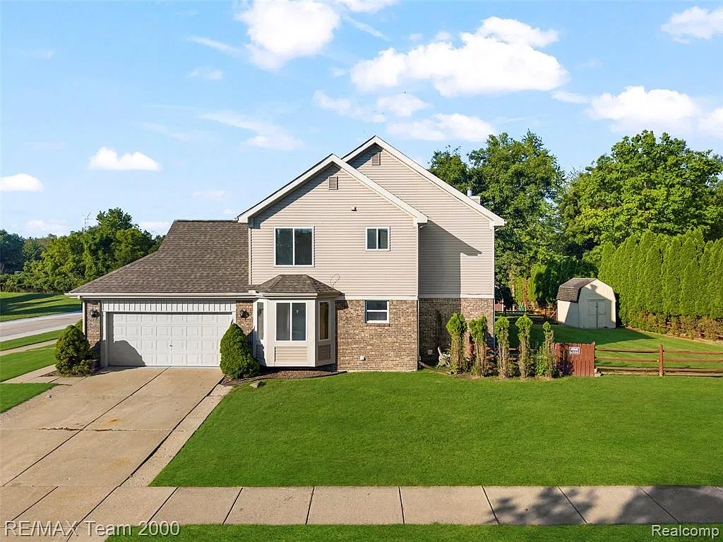 4 bed, 2.5 bath, 2384 sqft, $2,900 — Photo 4