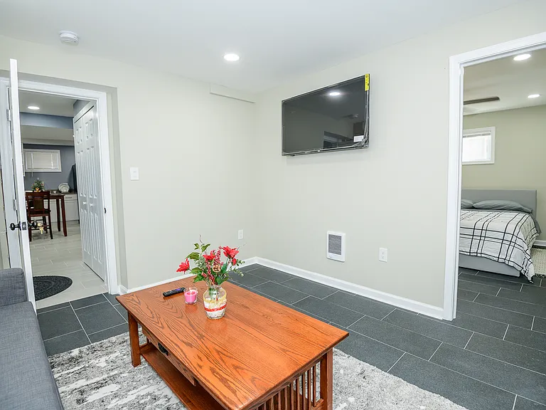 8007 Prince Georges Dr — Photo 21
