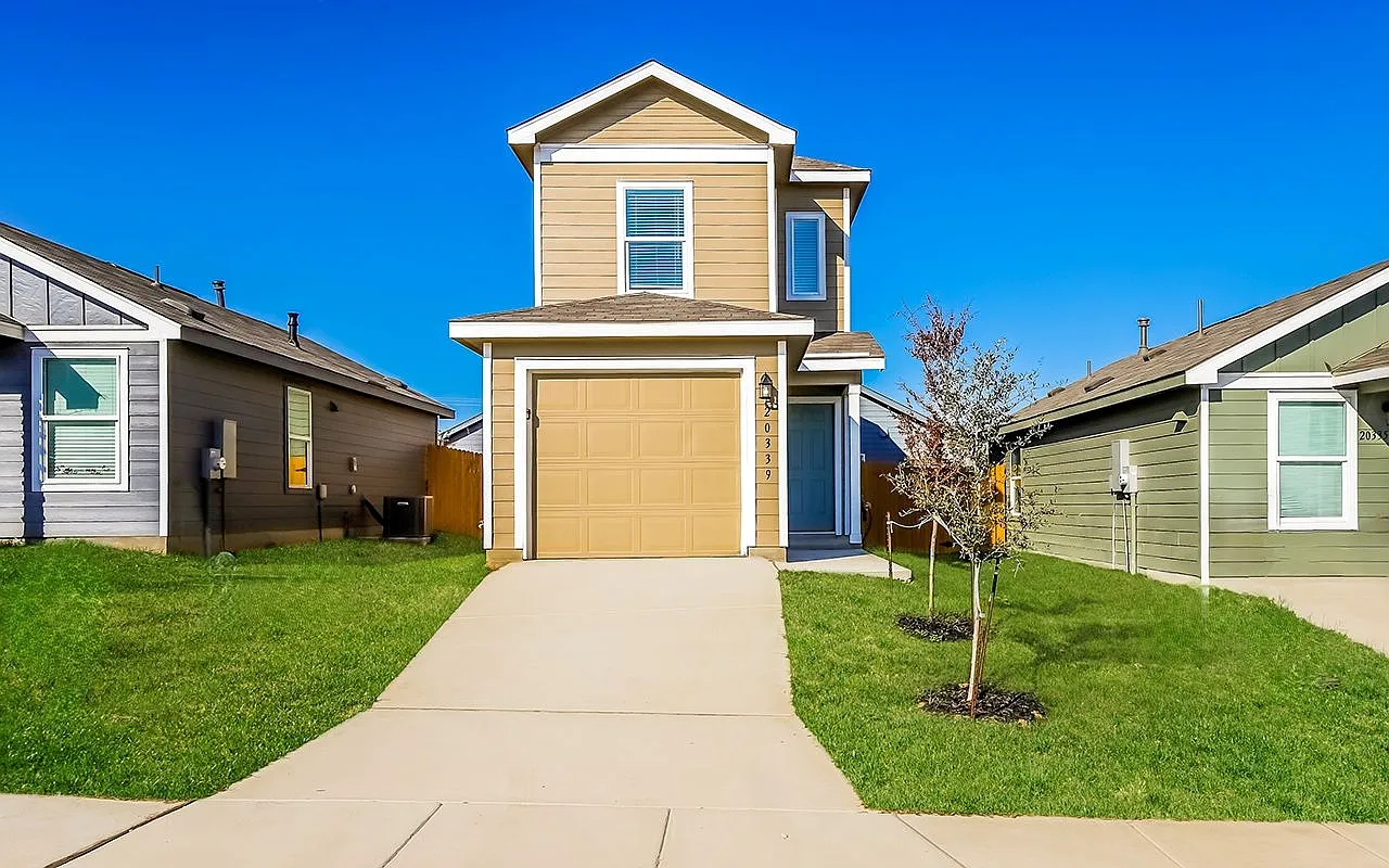 3 bed, 2.0 bath, 1360 sqft, $1,299 — Photo 1