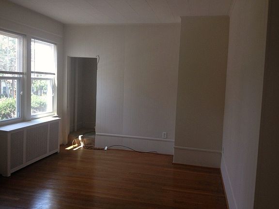 5th image of 817 Woodrow St