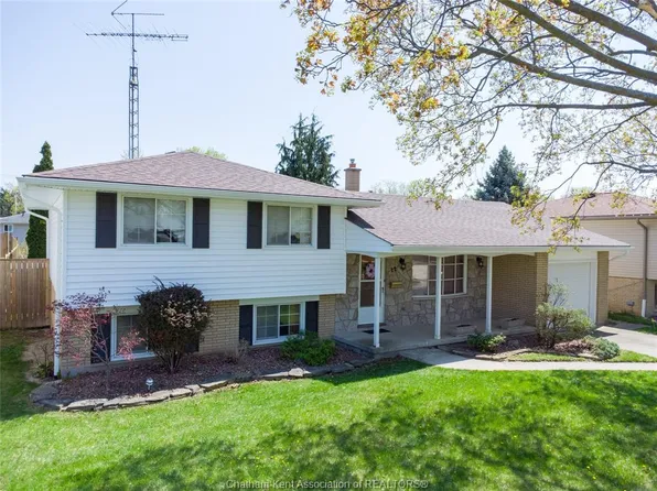22 Pembroke Cres, Chatham Kent, ON N7L 2J4