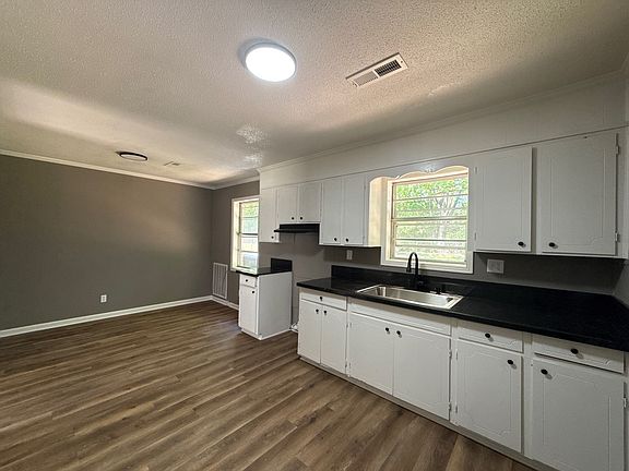 4th image of 1115 Berrywood Ave