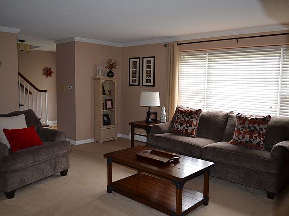 4th image of 94 Rosewood Dr