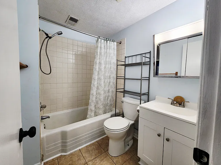 721 N Main St #D — Photo 6