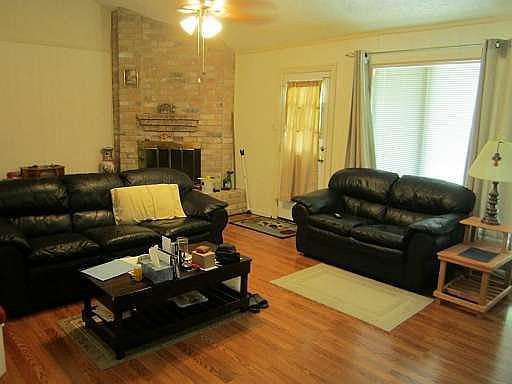 3rd image of 6931 Escondido Dr