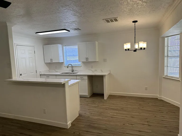 934 Bacliff Dr — Photo 6
