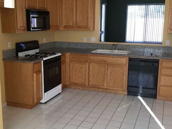 3rd image of 3546 Townshend Cir