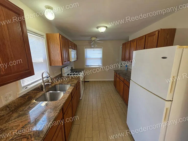 6945 Northcote Ave — Photo 5