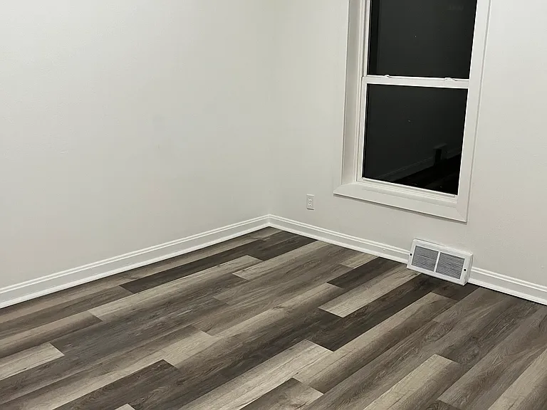 121 N Maple St — Photo 7