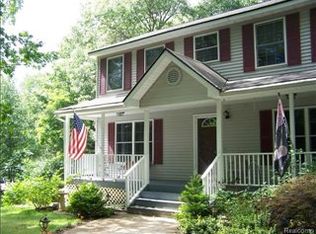 11886 McGregor Rd, Pinckney, MI 48169