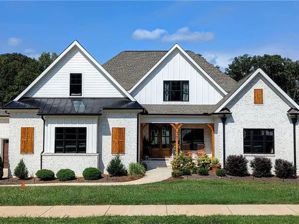 8967 Maltese Ct, Lewisville, NC 27023