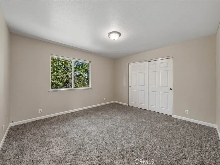 687 Armstrong St — Photo 18