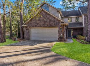2 Fairway Oaks Pl, Spring, TX 77380