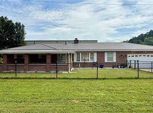 125 Ash Ln, Sistersville, WV 26175