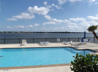 103 Yacht Club Ln #103, Seabrook, TX 77586