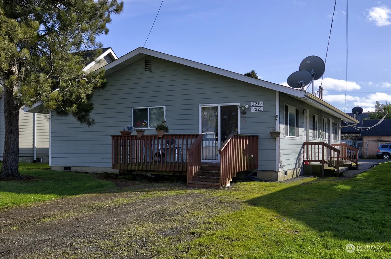 2219 Bay Avenue photo 1