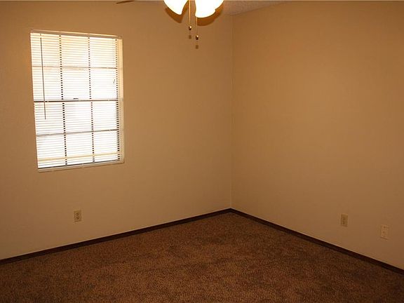 5th image of 710 NE 11th St