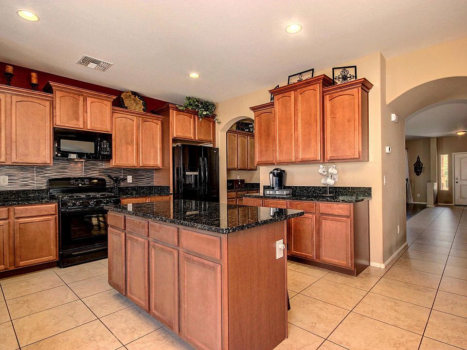 1st image of 17540 W Larkspur Dr