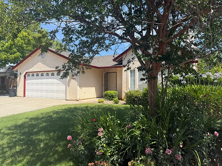 1343 Britt Ln — Photo 2