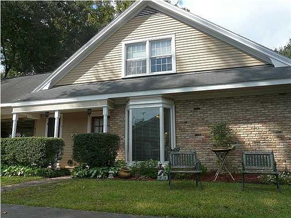 4th image of 209 Robinhood Cir
