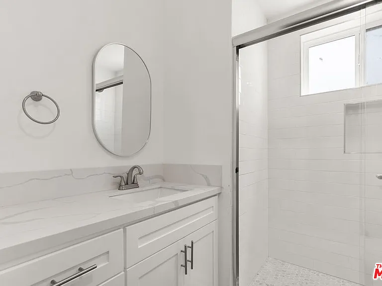 1341 N Mariposa Ave — Photo 12