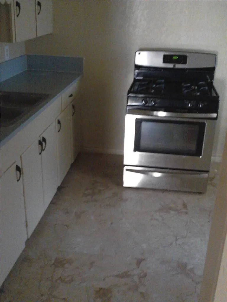 2 bed, 1.0 bath, 2818 sqft, $795 — Photo 3