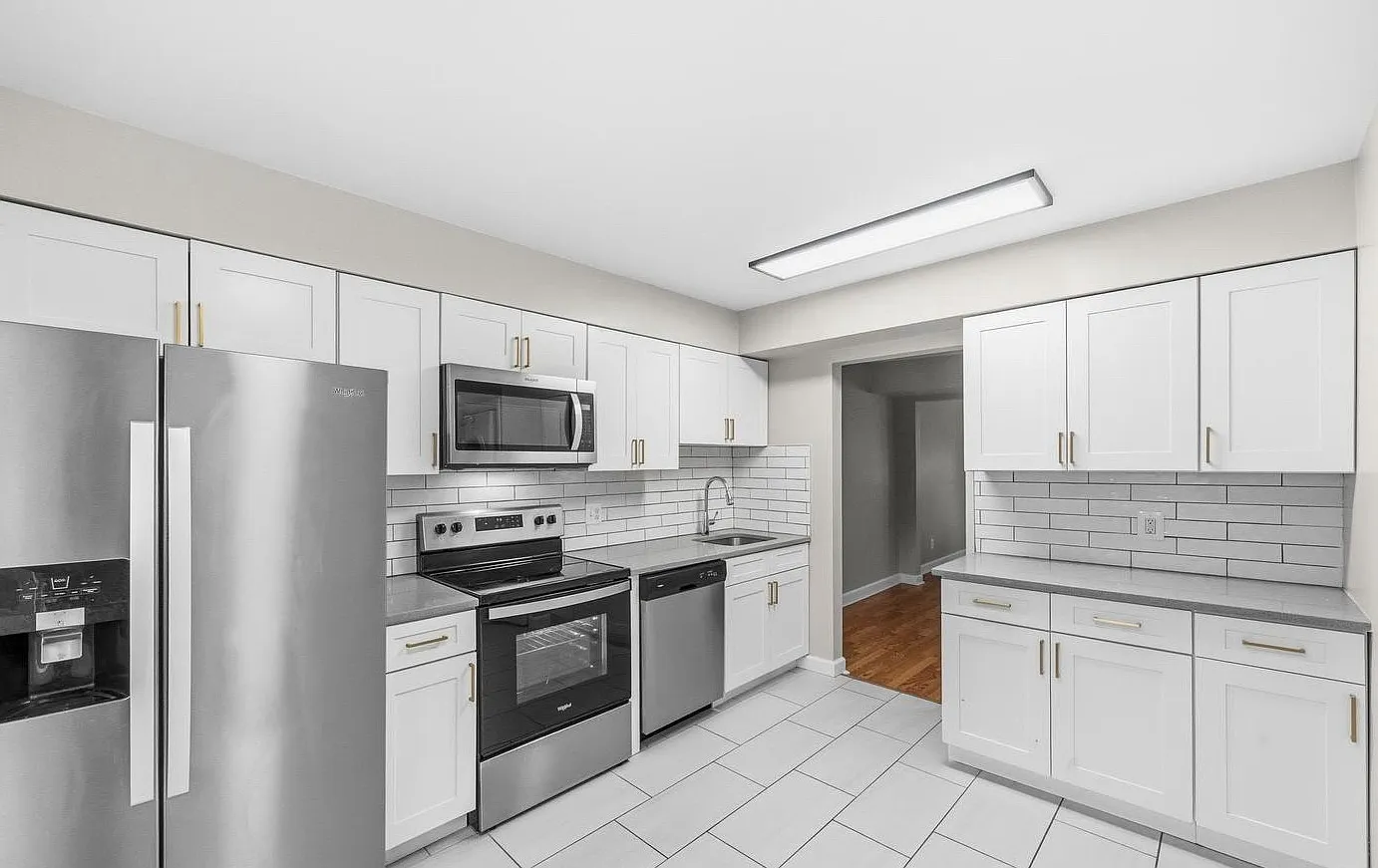 3 bed, 2.5 bath, 1413 sqft, $2,550 — Photo 2