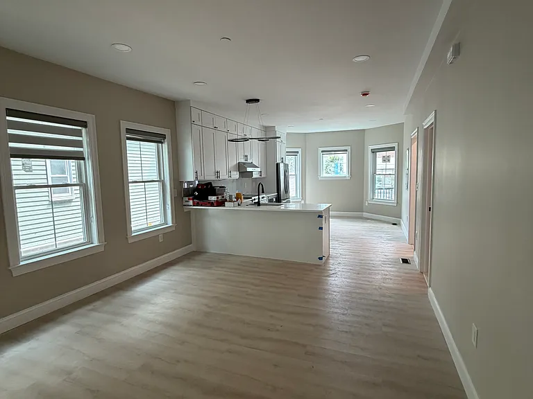 231 Highland Ave #6 — Photo 6