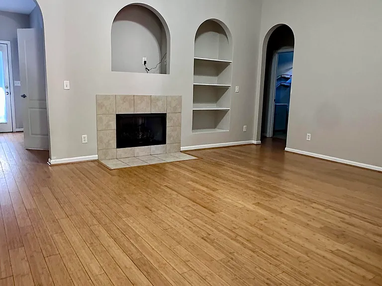 5272 Promenade Dr — Photo 2