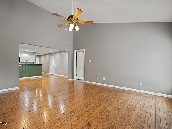 4th image of 7053 La Christa Way