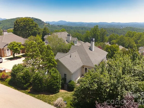 606 Carriage Commons Dr, Hendersonville, NC 28791