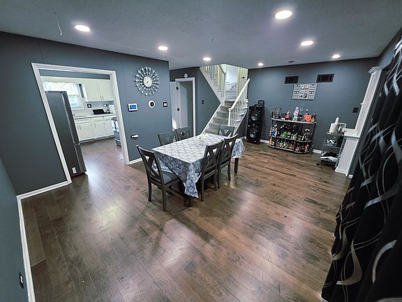 5th image of 2205 Downey Rd