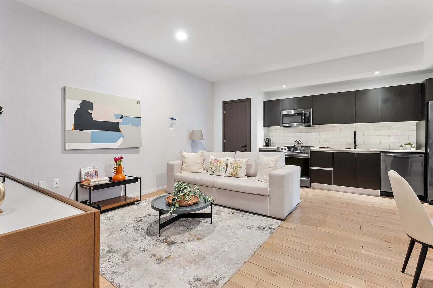 1 bed, 1.0 bath, 699 sqft, $3,961 — Photo 1