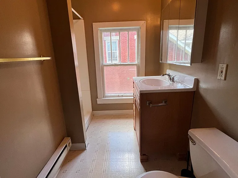 402 E 1st Street — Photo 15